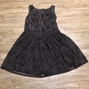 5/$20 Dresses: Pretty Grey-Purple Floral Dress XL